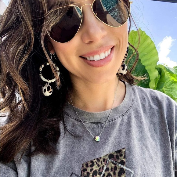 NEW Silver Iridescent Pendant Necklace - Picture 4 of 8